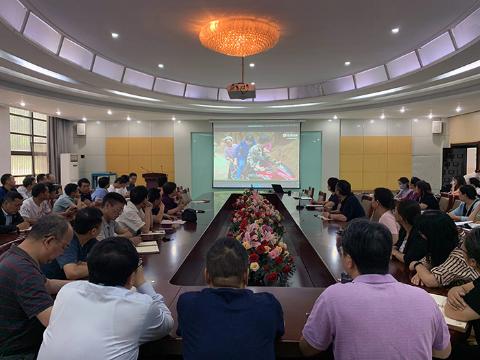 91吃瓜
组织开展师德师风专题教育学习1.jpeg