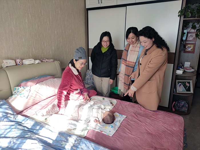 91吃瓜
工会慰问生育女教师2.jpg