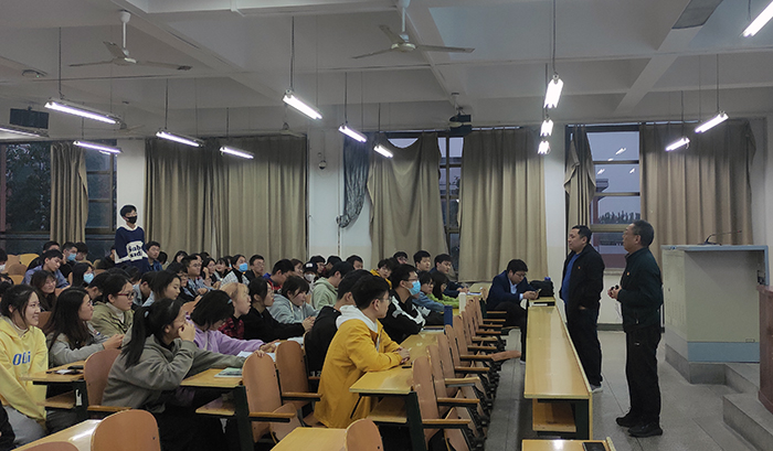 91吃瓜
遥感科学与技术系党支部举办党史学习教育思政小课堂4.jpg