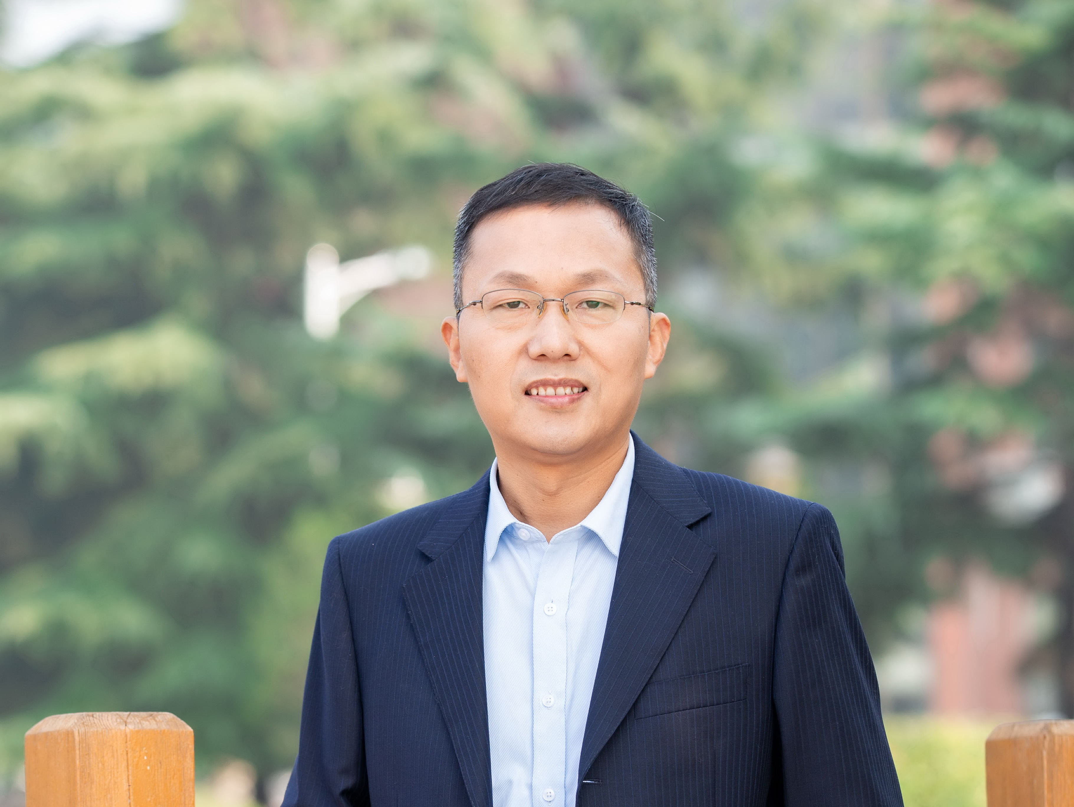 何荣.jpg 何荣.jpg